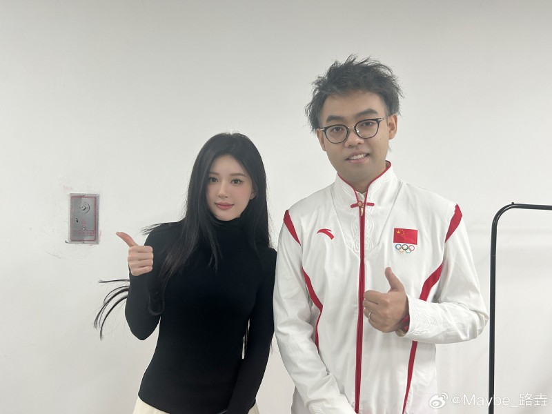 Maybe与赵露思合照微博沦陷,评论区被控评+抨击选手长得丑?