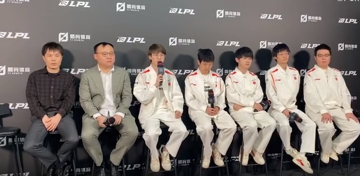 Meiko:在EDG的时候没见过jiejie这样来帮 不在了一把抓五次 没道理的