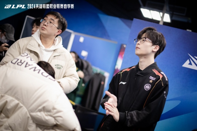 EDG赛后返图:一脸懵逼的Leave