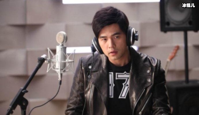 周杰伦与爱妻昆凌跳舞晒狗粮,网友:周董的舞姿好像老年disco