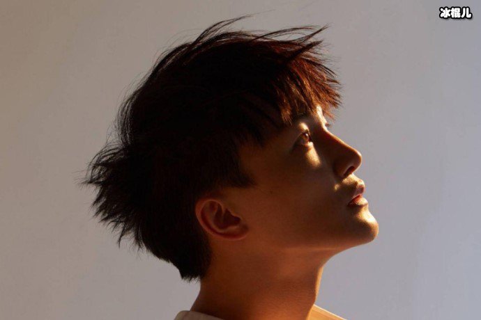 自由转换被质疑假唱?周深为医护人员清唱《达拉崩吧》实力回怼