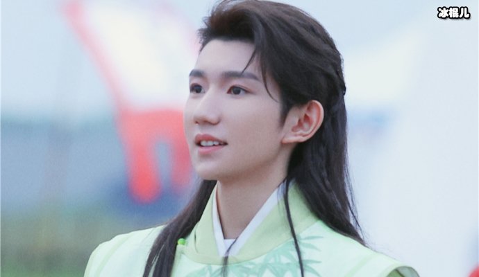 王源道歉是怎么回事?他在舞台上为什么痛哭不止