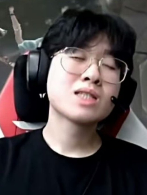 ?莫名舒适?T1选手看韩国男足爆冷不敌约旦:Keria失望到捂住眼睛