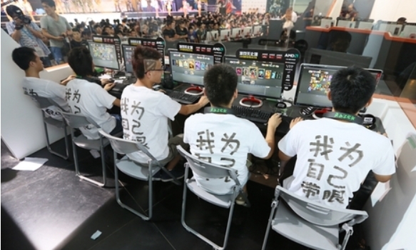 又是一年春节时!吧友多久没有与年少时的好友网吧五黑过了?