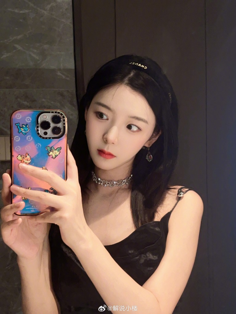 解说小楼情人节分享动态:姐妹看电影误入情侣厅 椅子都是粉色的