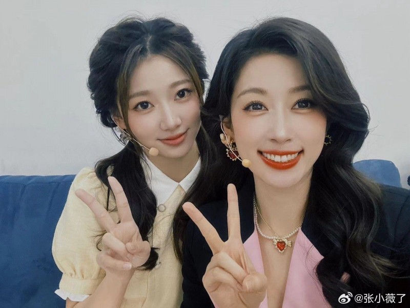 怎么天天都这么好看!张小薇晒照:今日打卡上班 嘟嘟!