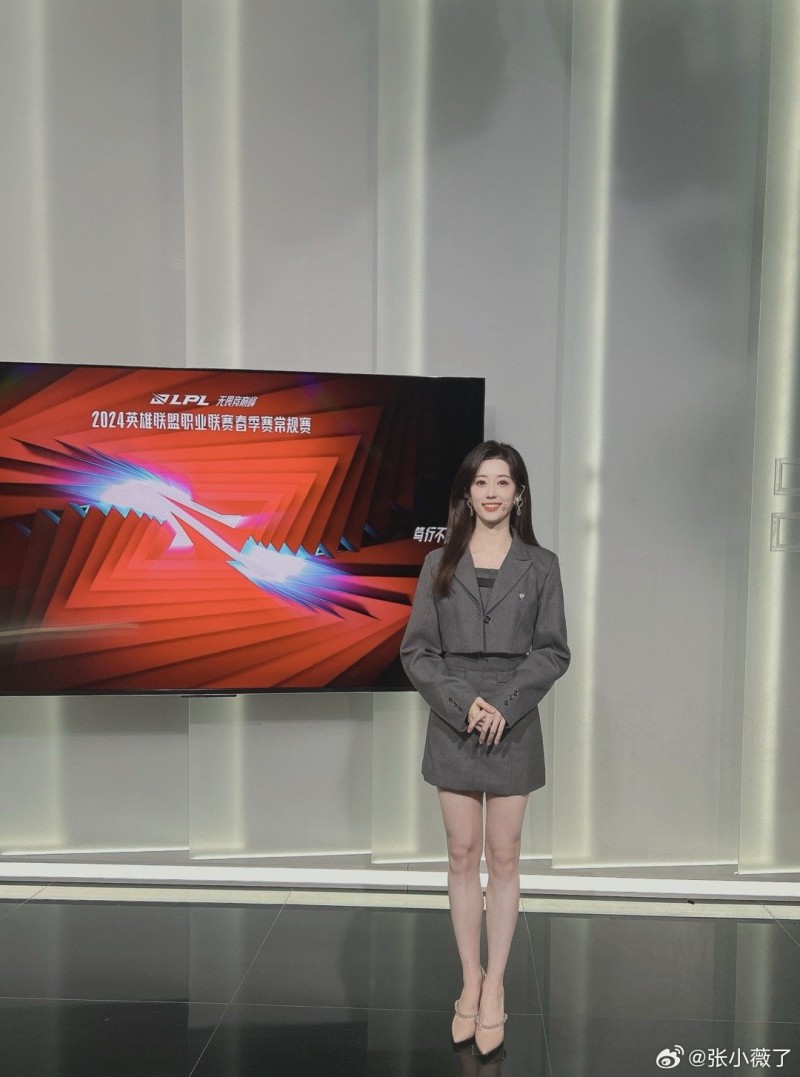 主持张小薇晒照:姐姐的腿不是腿,塞纳河畔的春水