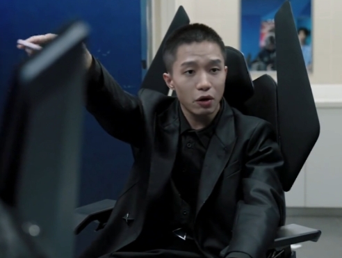 厂长赛后再发怒:下路一直死,中路被单杀,那我们玩什么进攻阵容啊!