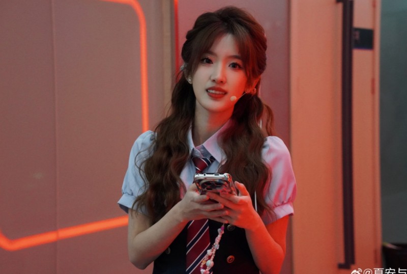 Oh天呐~主持夏安晒照:这不是可可又爱爱的美式高中生嘛~