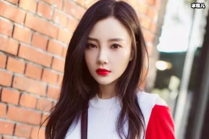 李小璐顶着骂声开直播十级美颜脸怼镜头,贾乃亮的回应耐人寻味