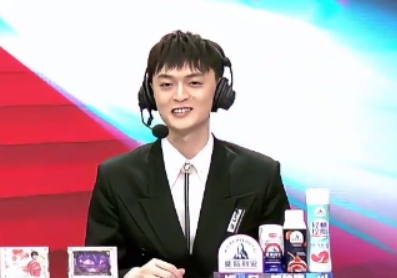 怒斥萧炎接R辣夫!中国台湾网友看首局 重点全在Fo哥身上