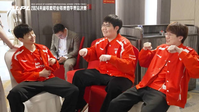 TES发布会花絮:Meiko带着369解锁了新的模仿秀