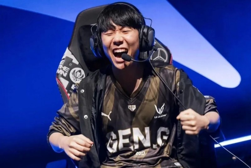 GEN教练Mata发布Lehends照片 并夸赞:666