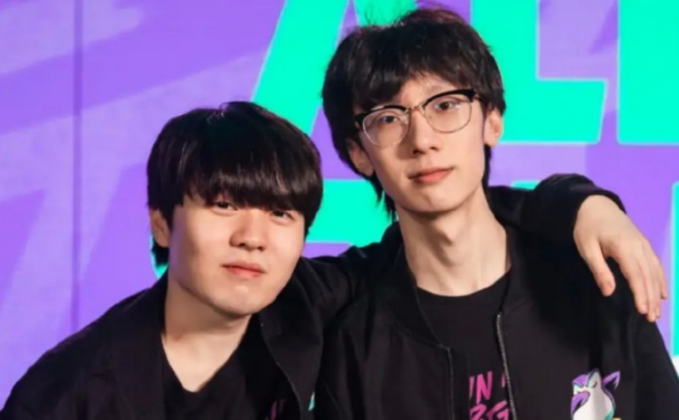 论职业选手的知识储备!Rookie和宝蓝爆笑讨论痔疮症状