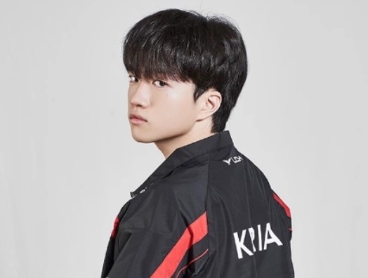 Ruler和Keria的互动:有点害羞捏,睡前要看载赫哥的视频后再睡了