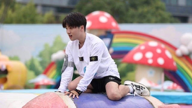 icon看电竞圈“快乐向前冲”落水:下次还是让我带你们去拿冰箱吧