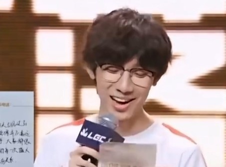 老头杯败决宝蓝队采访:你看明天Xiyang虐不虐他们就完事了