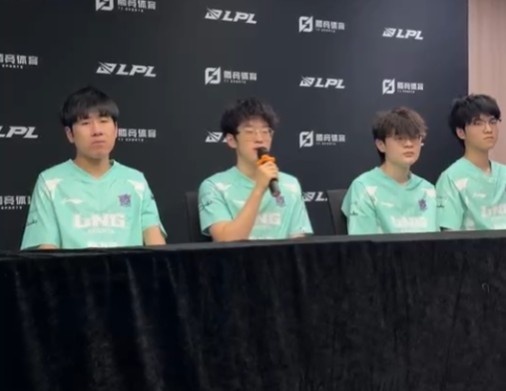 说的是谁?Scout:队伍中前后期都还不厉害,因为团战总会有人搞