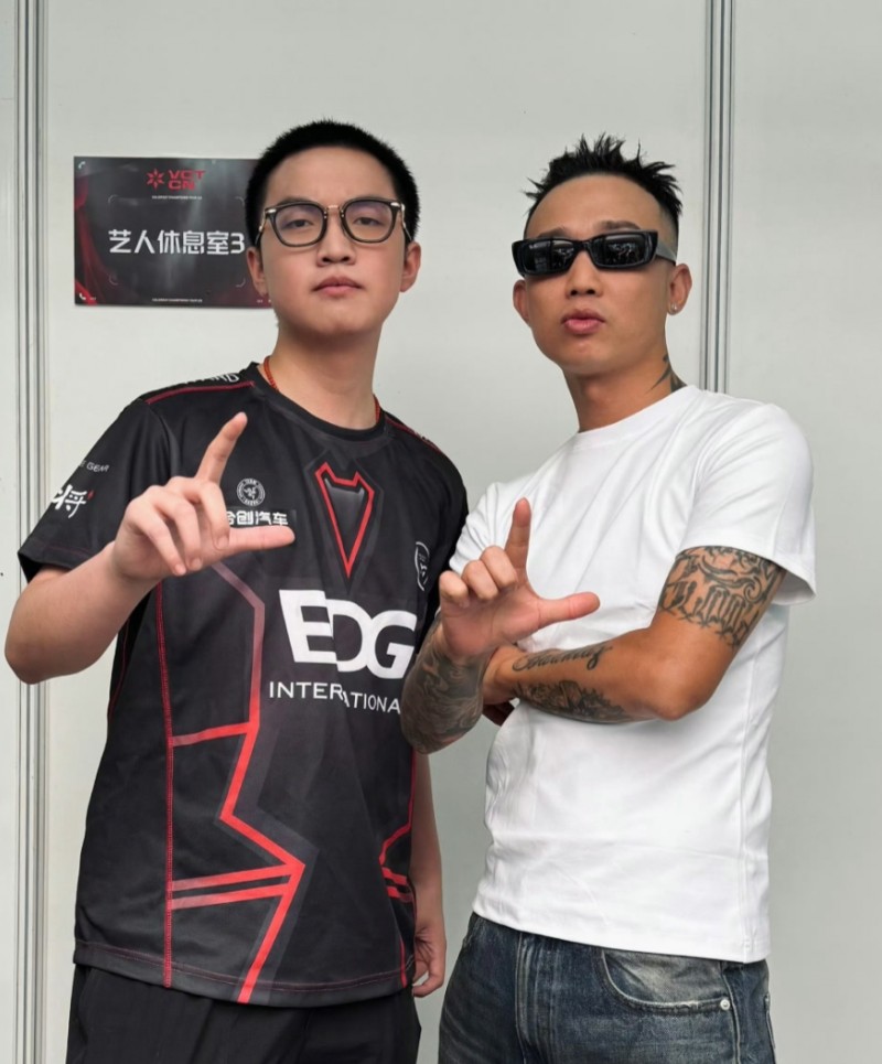 “兄弟情深”!Gai留在现场看比赛 发文祝贺EDG和康康夺冠