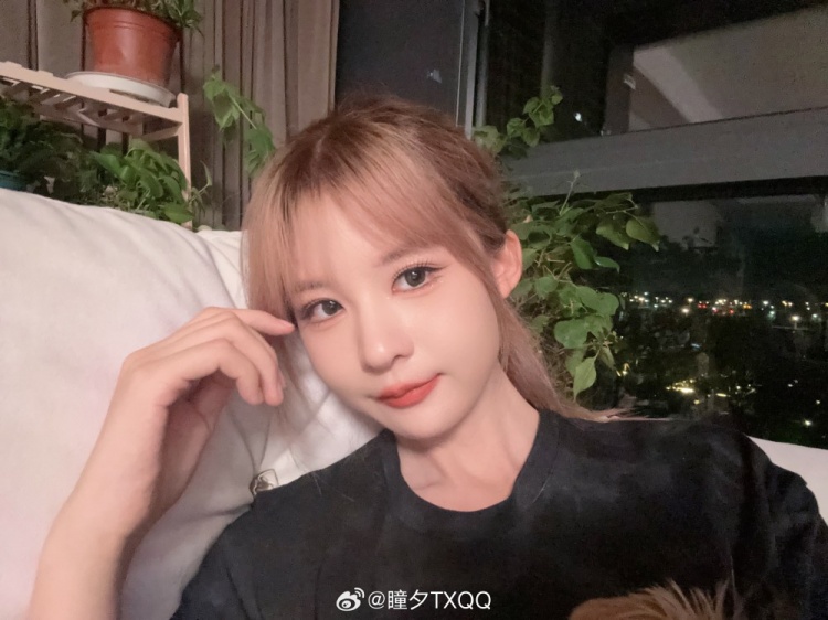 瞳夕晒照:我刚吃了一点药,你猜是什么药?是你很重要