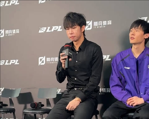 H4cker谈首局大龙团没拿下大龙:没什么吧,对面玩得好