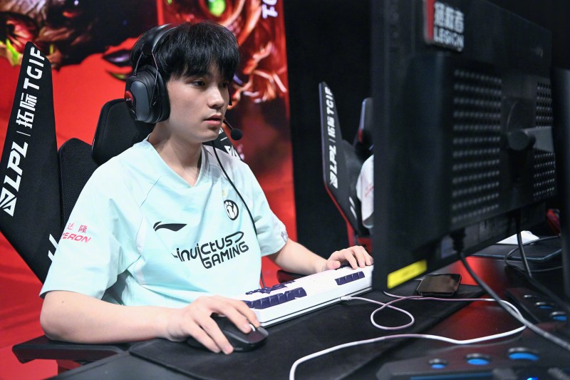 IG打野GLFS更博:没哭 只是流了太多汗了 没打好 对不起大家