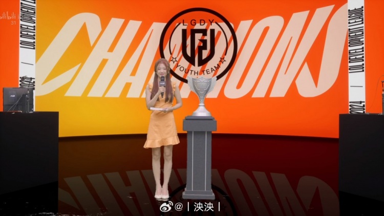 泱泱晒照:LGD.Y3:0拿下冠军 Nuo拿下FMVP 恭喜噜 明年继续加油