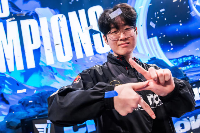 Zeus:阿萝拉是加强版的凯南,我认为T1夺冠的概率在25%左右