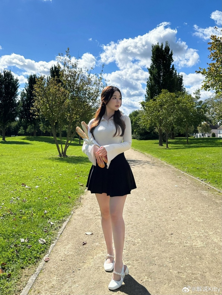 解说Kitty分享照片:晒晒太阳对身体好 ☀️
