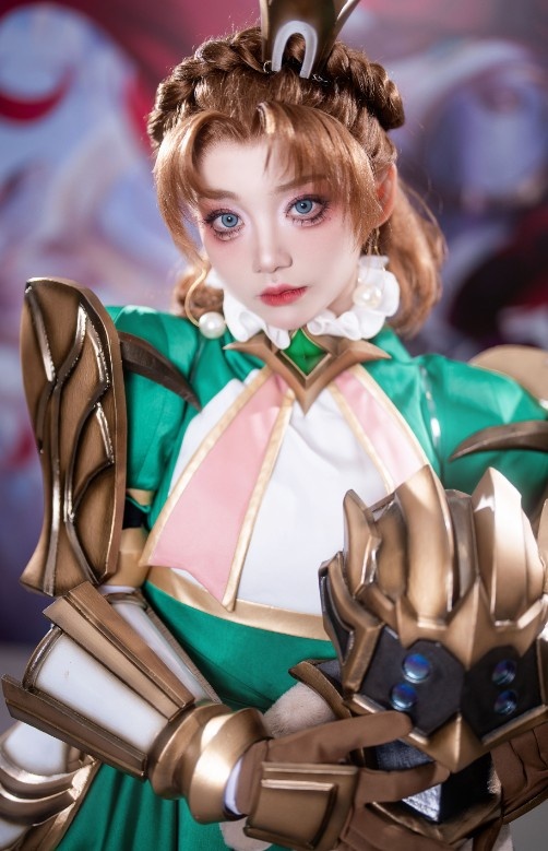 LOL同人cos:让你尝尝格温大小姐剪子的威力!