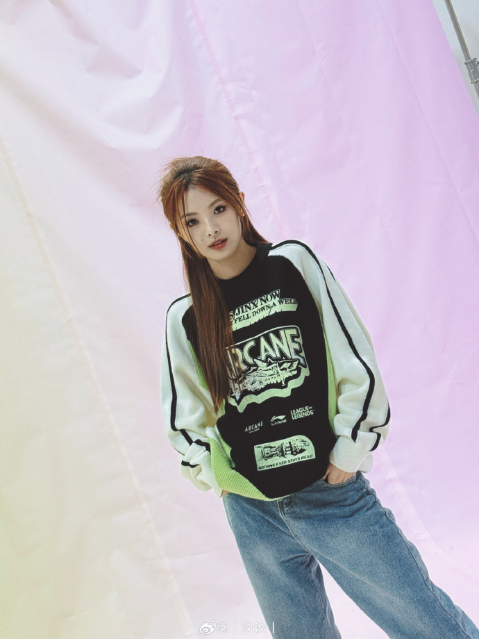 LPL主持人泱泱晒照:OOTD 喜欢oversize