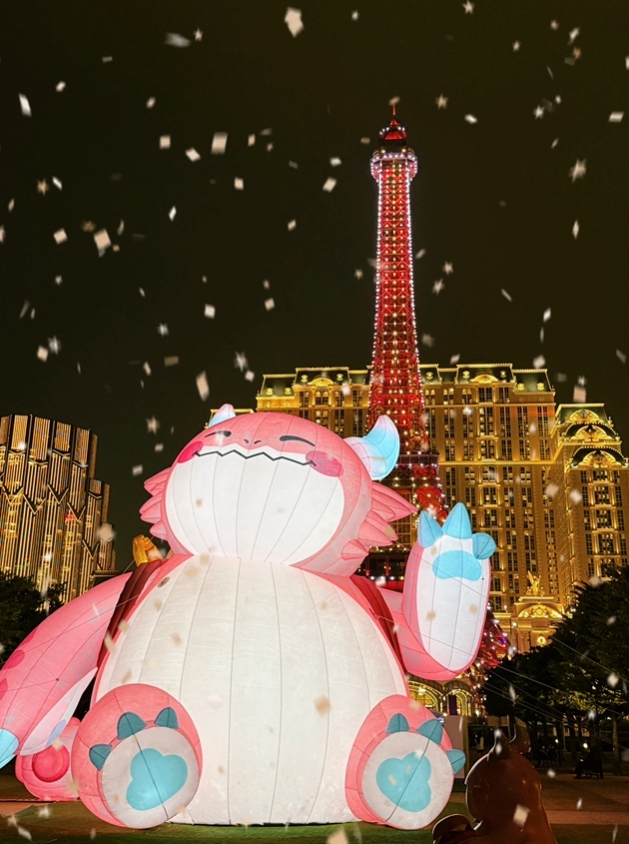 主持余霜晒照:陪老公泽元一起去澳门参赛 胖胖龙太可爱了~