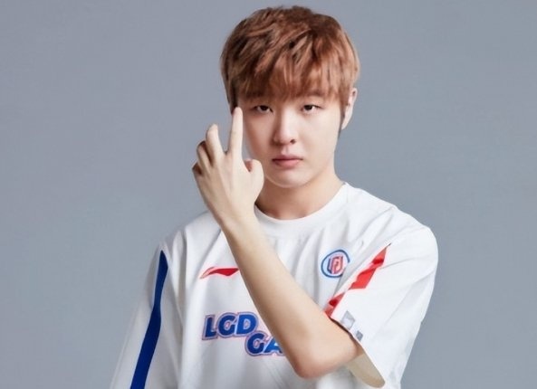 Meteor粉丝群透露:明年再看看,可能不是选手了,可能试一下教练