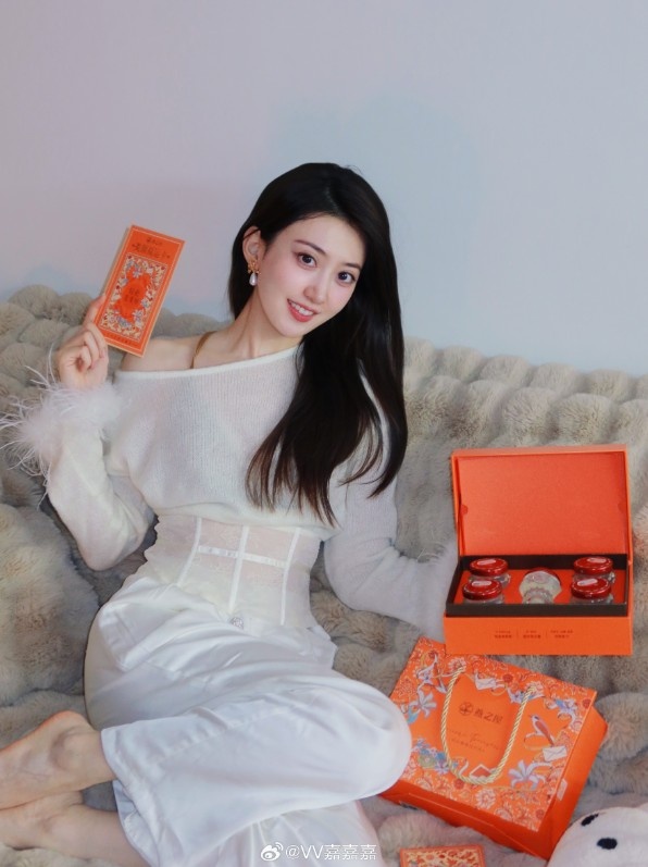 无畏契约主持人唯嘉晒照:希望接下来的每一天,都开心