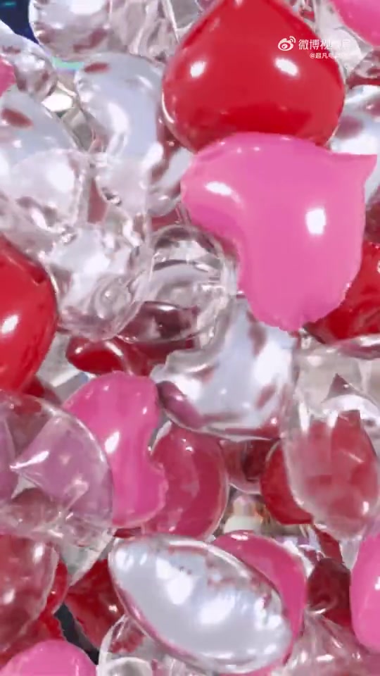 JDG分享视频：?哥哥们一起给小佩补过生日啦～