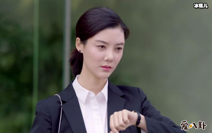 星二车晓为何至今无人敢追!扒其家庭背景不简单!