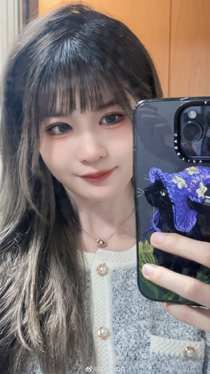 解说瞳夕晒照: 我今天差点中毒了!!! 你不评论我好孤独~