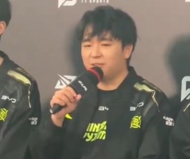 shanji:没有想到TheShy会选卡尔玛,TheShy对线还是挺强的,很强