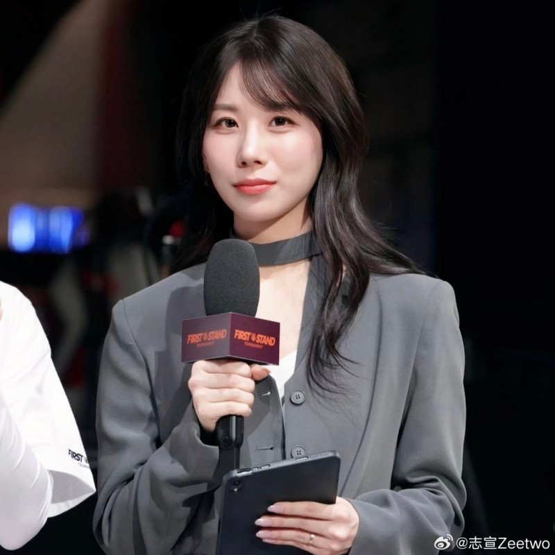 Bang确实享大福了!LCK主持志宣更博晒照