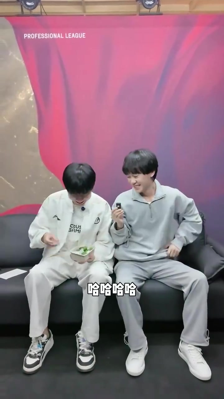 LPL第一交际花！Ming分享采访GALA视频：今天投喂一下嘎子