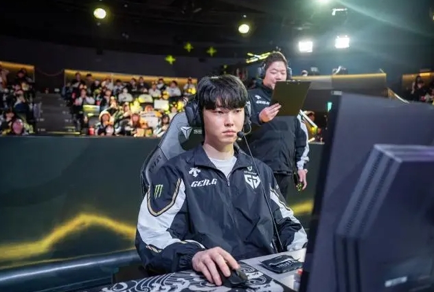 Chovy谈今年游戏打法变化:早年更专注对线,现在会以全局为重