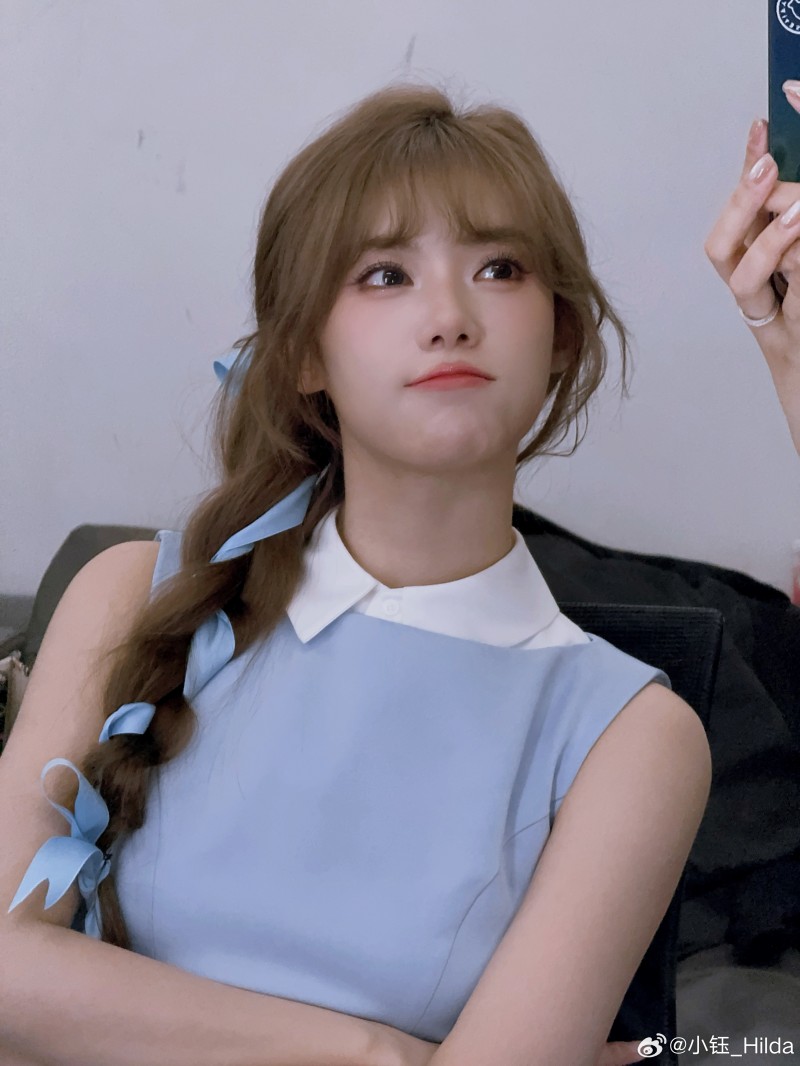 差点晕过去!小钰看iG取胜:打比赛下棋玩了两把老八 差点过去了