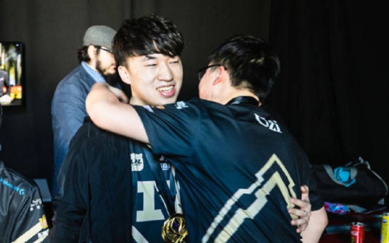 😭真爱无疑了！Xiaohu给Uzi入选名人堂的祝贺长文编辑了6次