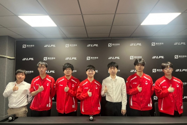 WE赛后群访 教练:想一直赢下去 大家拼尽全力不留遗憾就可以了