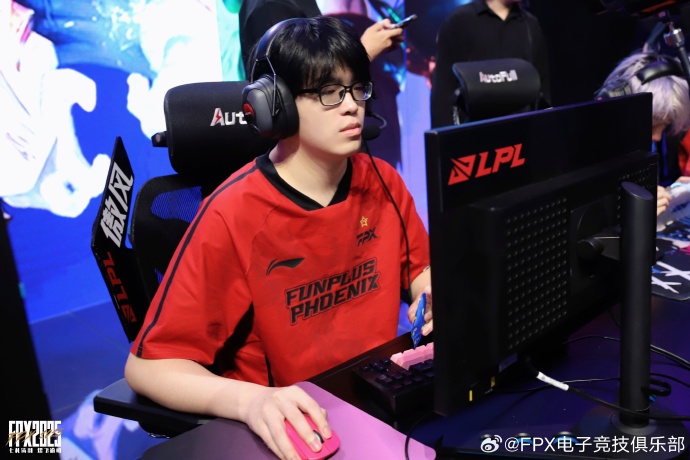 Care会玩塞拉斯？本赛段两把总战绩0杀8死 上次落后Rookie 7.2K经济