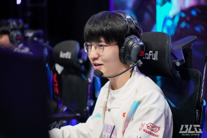 Elk安慰粉丝：可以不用在乎不好的声音，每天开心一点吃好喝好睡好就行了