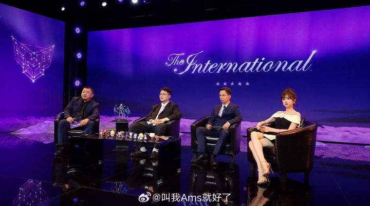解说Ams晒照:“2025国际邀请赛淘汰赛第一日打卡~”