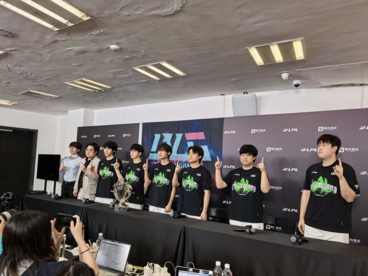 BLG赛后群访 Knight:希望世界赛上LPL的中单都能越打越好