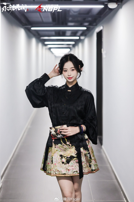 永劫赛事女主持晒照：秋季赛决赛日！秋季赛就结束了