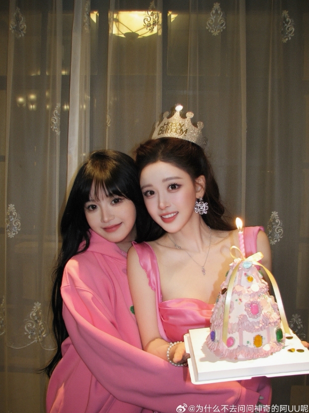 S3亚军中单前女友UU妹晒照：生日快乐🎂